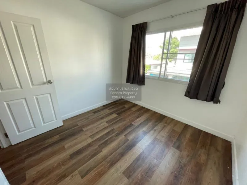 Sell Townmo The Modish Bang Bua Thong, behind the edge, there is 