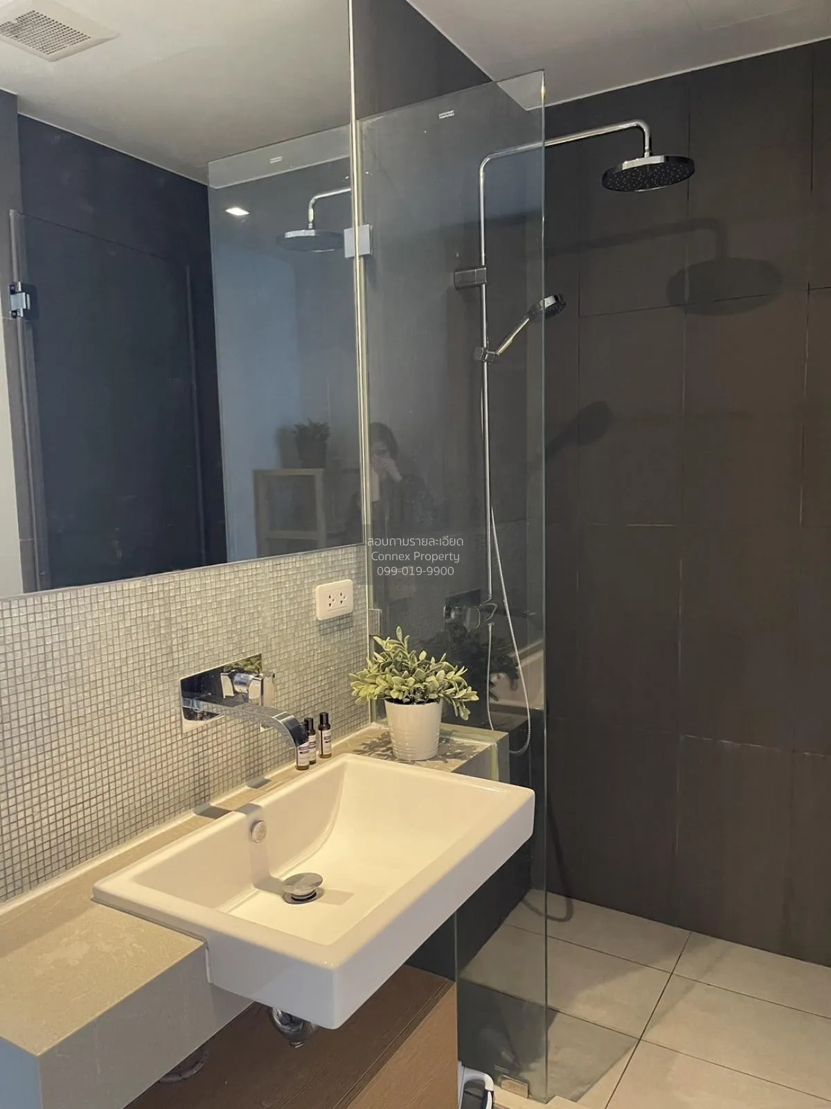FOR RENT condo , The Lofts Ekkamai , BTS-Ekkamai , Phra Khanong N