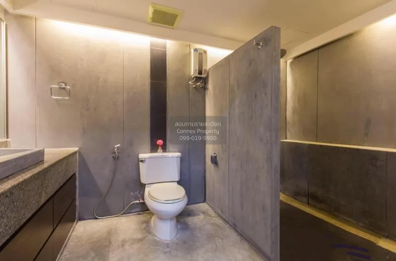 FOR RENT condo , State Tower , BTS-Saphan Taksin , Silom , Bang R