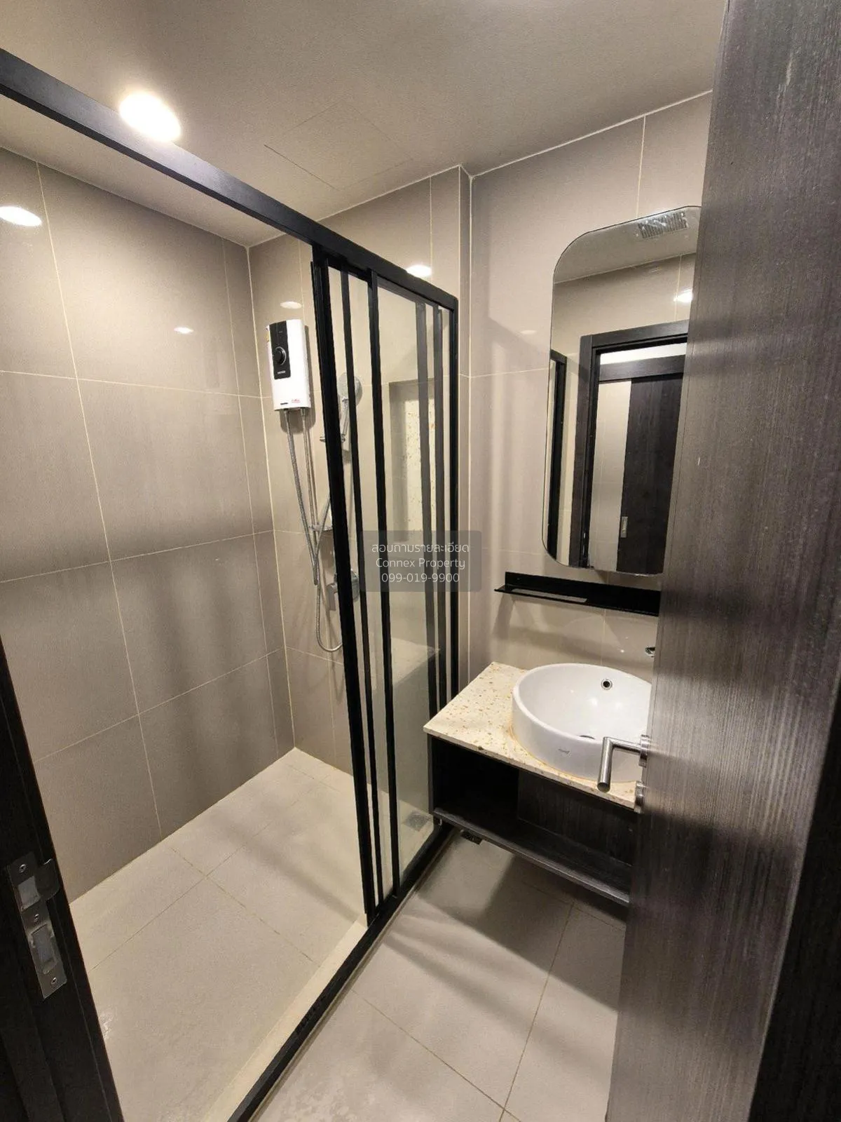 FOR RENT condo , XT Huaikhwang , MRT-Huai Khwang , Huai Khwang , 