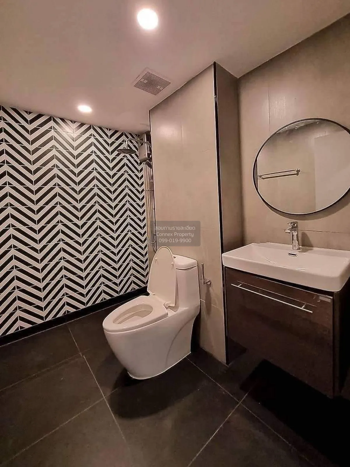 FOR SALE condo , Sarin Place , nice view , high floor , newly ren