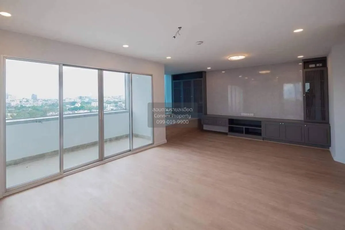 FOR SALE condo , Sarin Place , nice view , high floor , newly ren 3