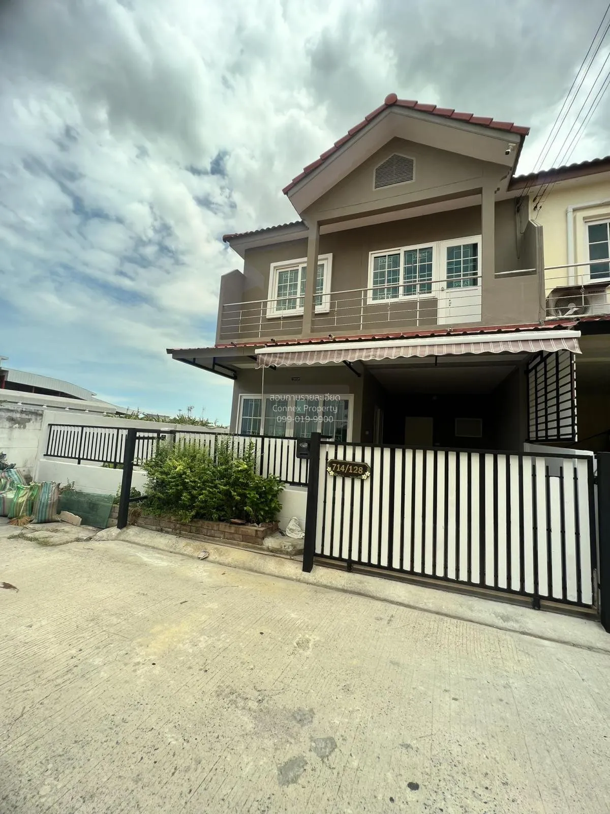 FOR SALE townhome , Fuengfa Villa 17 Phase 4 , corner unit , Phra 3