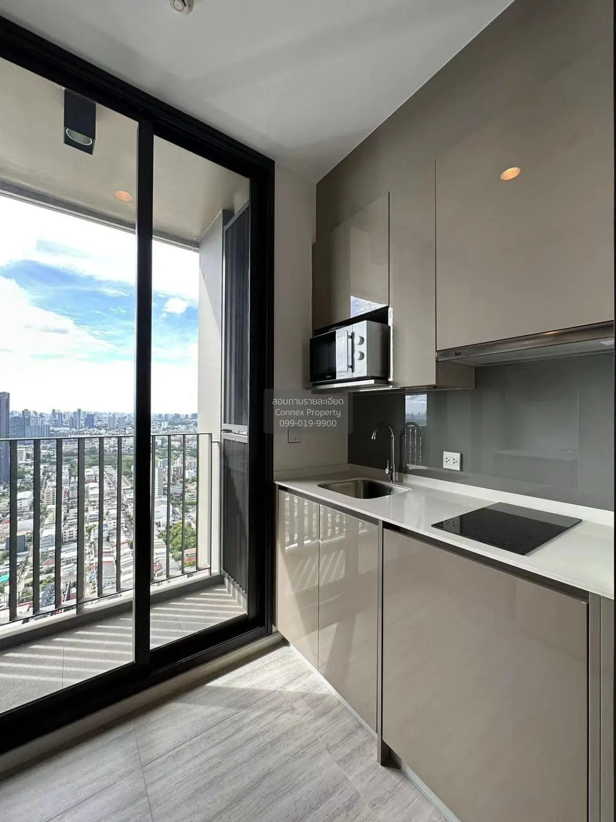 FOR RENT Condo , Whizdom Essence , high floor , BTS-Punnawithi ,  4