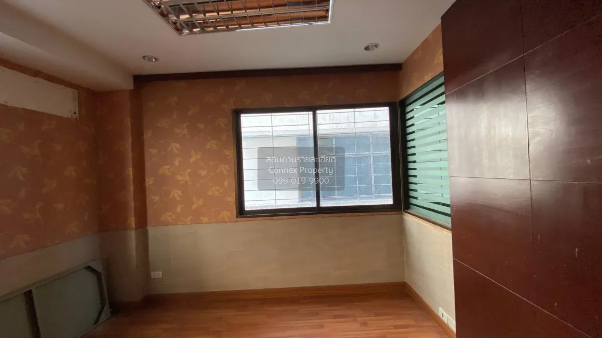 FOR SALE 4-storey Commercial building, Soi Trok Krai , Chakkrawat 2