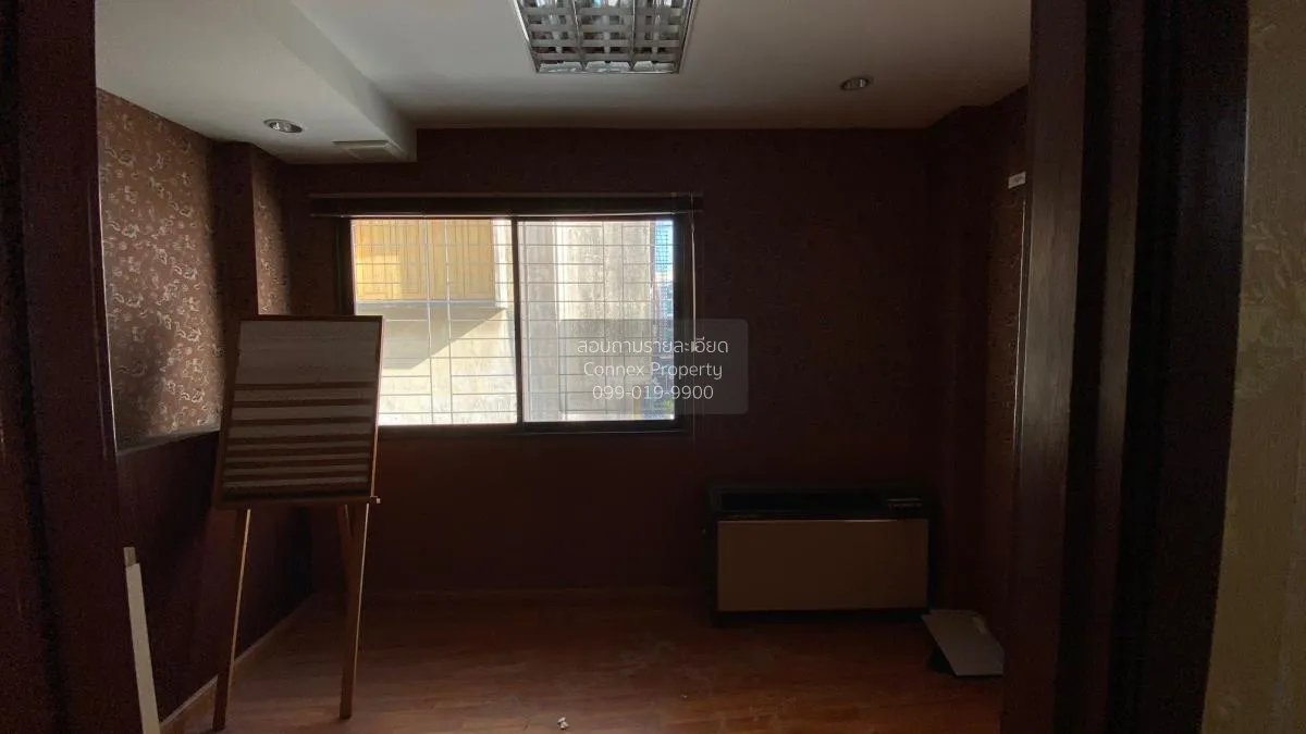 FOR SALE 4-storey Commercial building, Soi Trok Krai , Chakkrawat 3