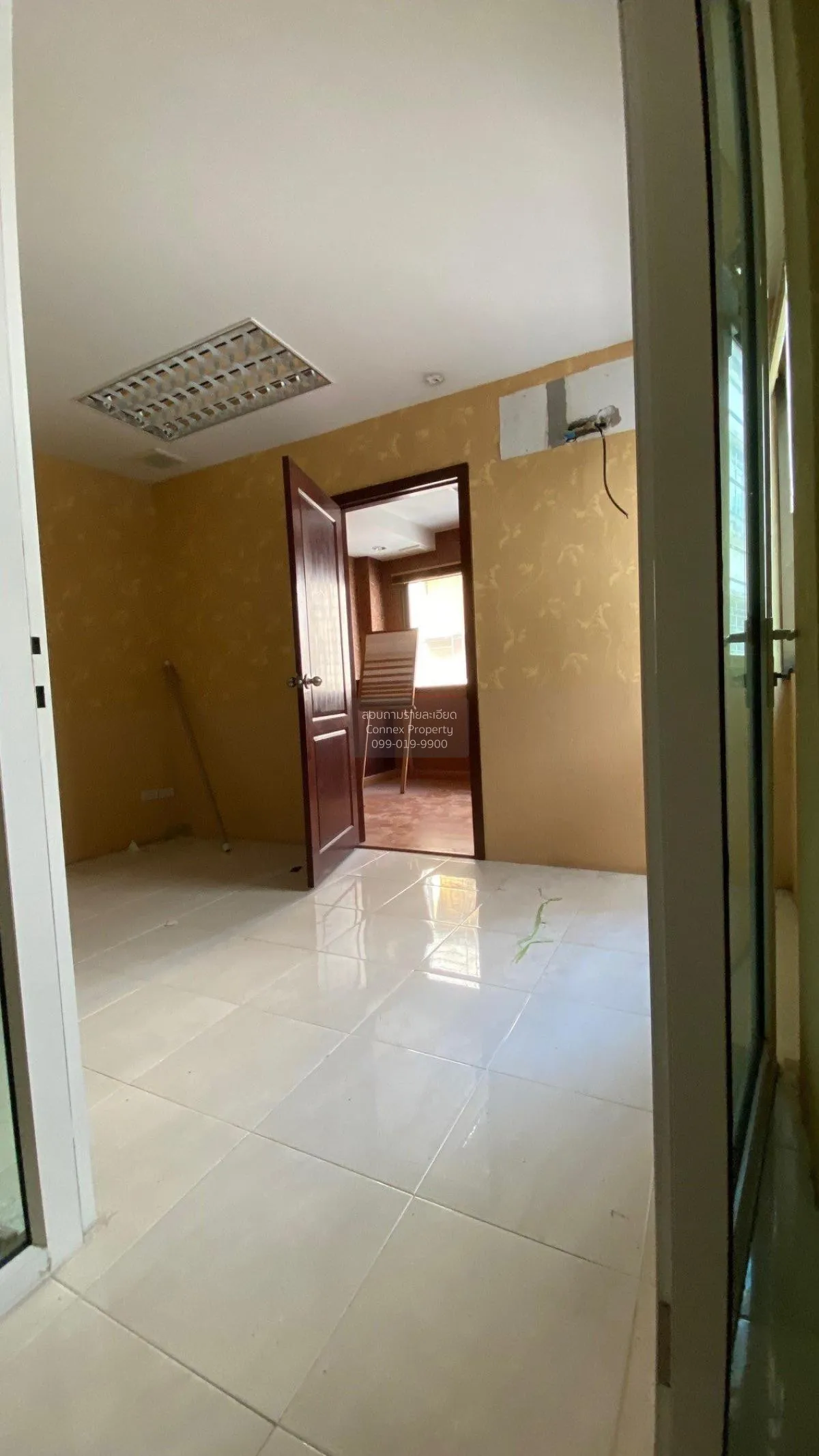 FOR SALE 4-storey Commercial building, Soi Trok Krai , Chakkrawat