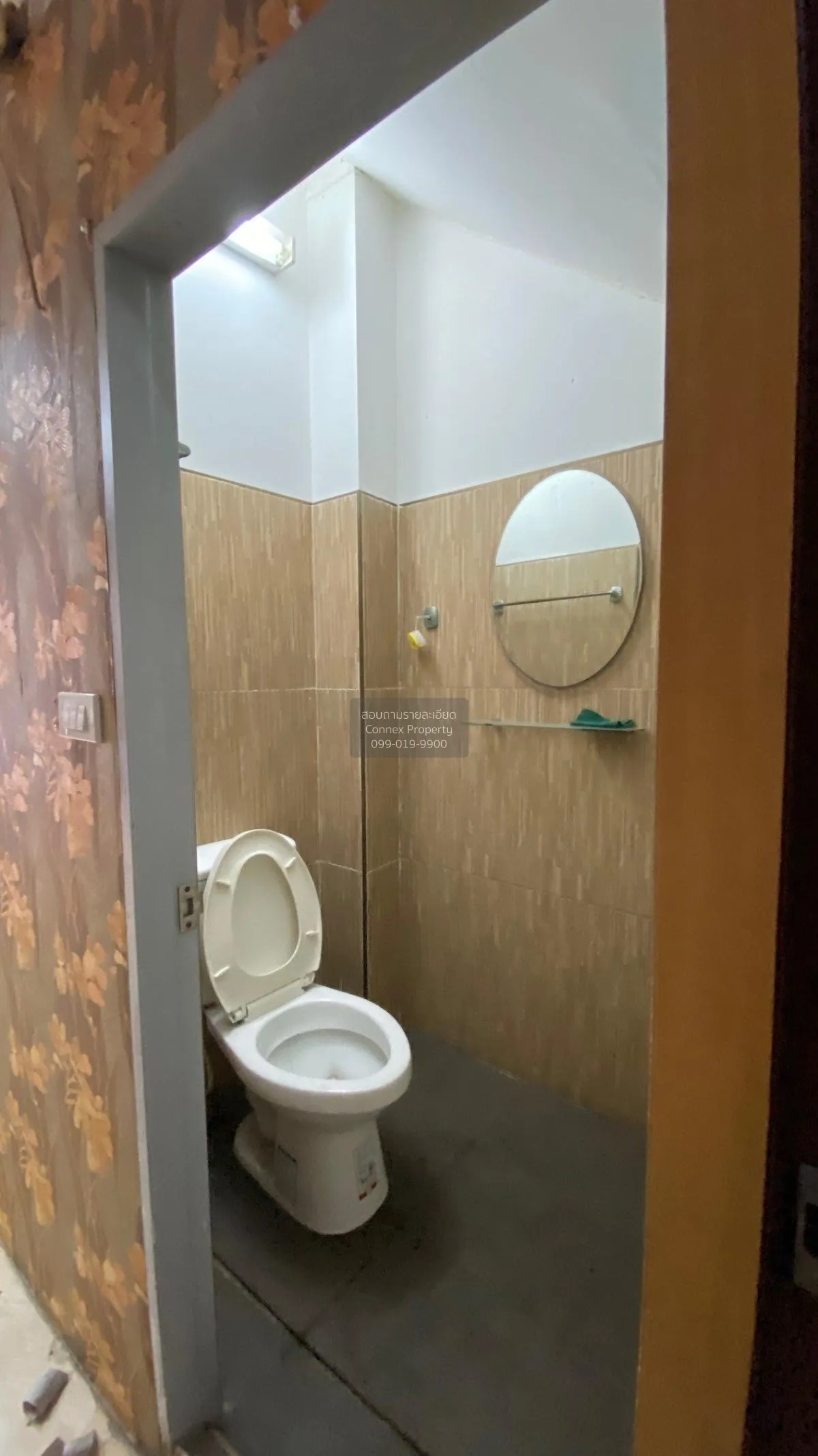 FOR SALE 4-storey Commercial building, Soi Trok Krai , Chakkrawat