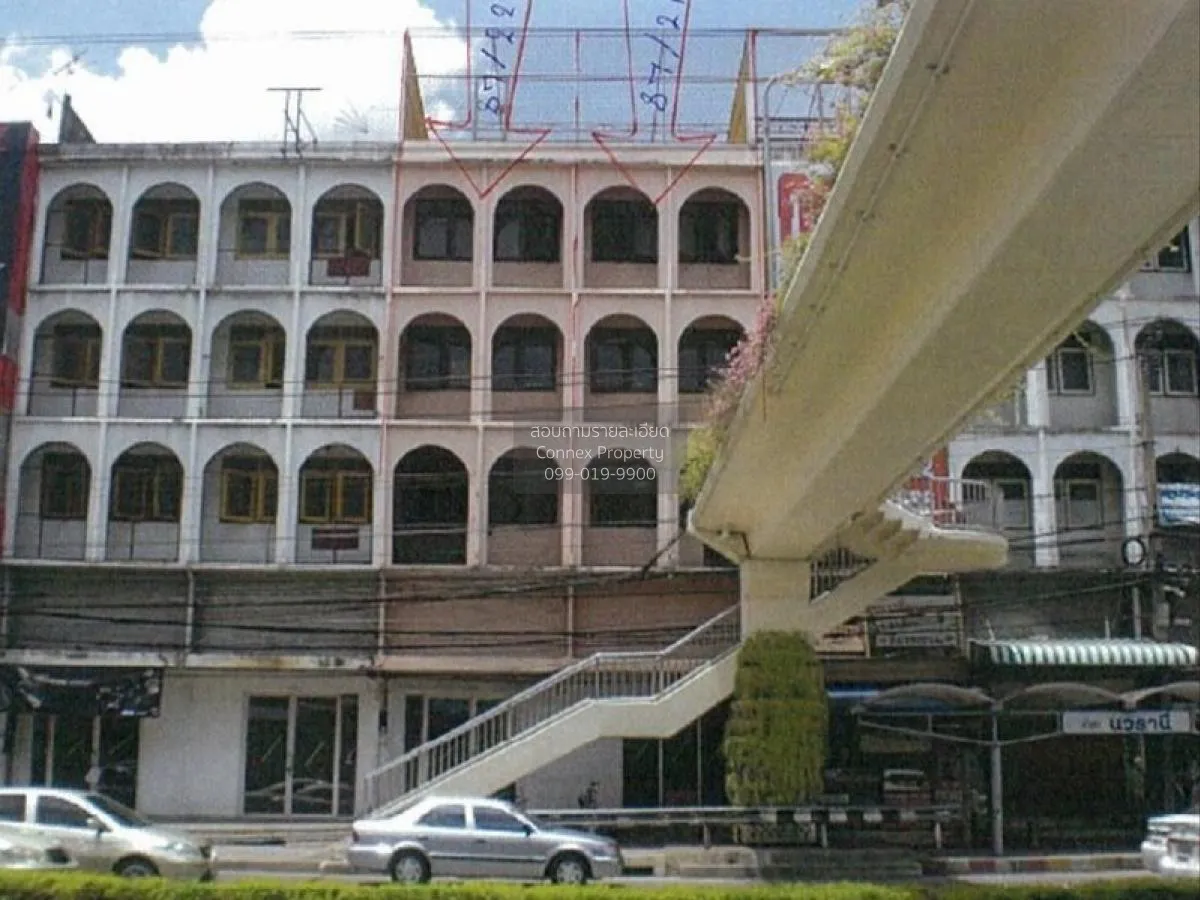 ขายอาคารพาณิชย์ ติดถนนใหญ่ เสรีไทย 2 คูหาติดกัน  บางกะปิ เขต บางก 1