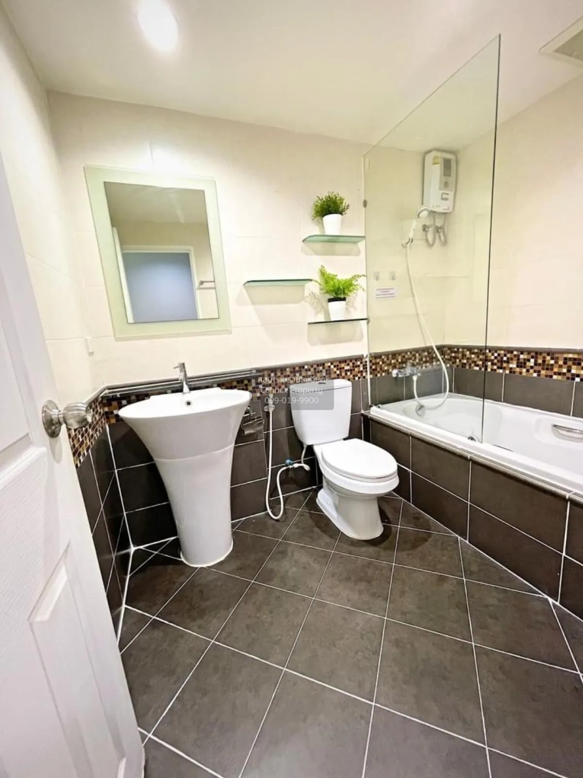 เช่าคอนโด  เดอะ วอเตอร์ฟอร์ด สุขุมวิท 50 BTS-พระโขนง พระโขนง เขต 