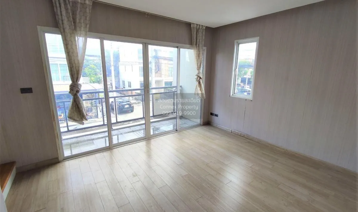 For Sale Townhouse/Townhome  , Deluxe Town Ramintra , Tha Raeng ,