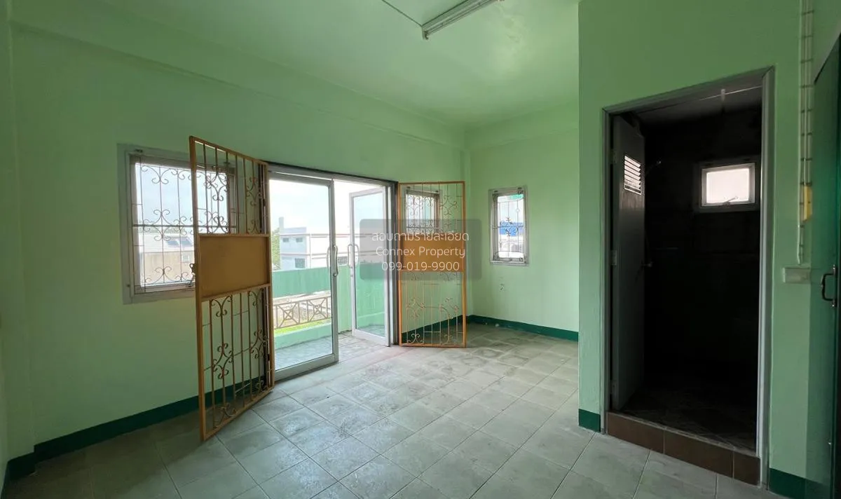 For Sale Commercial building, 3.5 storey, 2 attached units, Prach 4