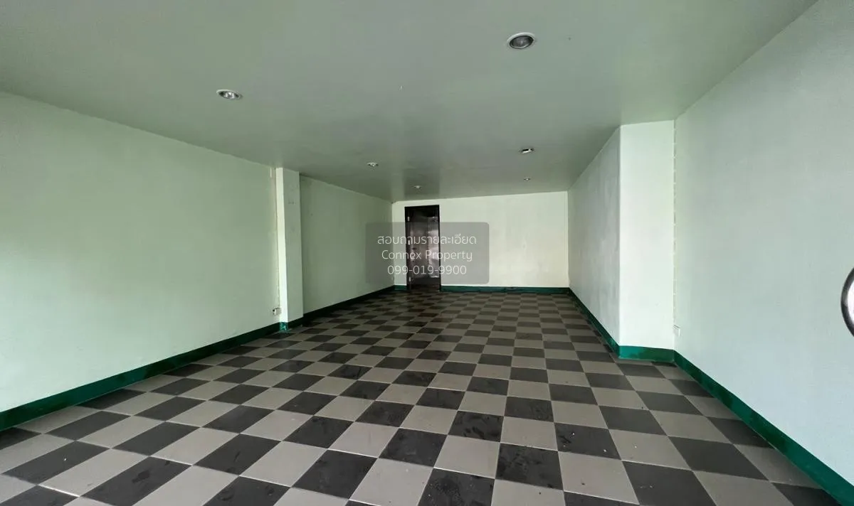 For Sale Commercial building, 3.5 storey, 2 attached units, Prach