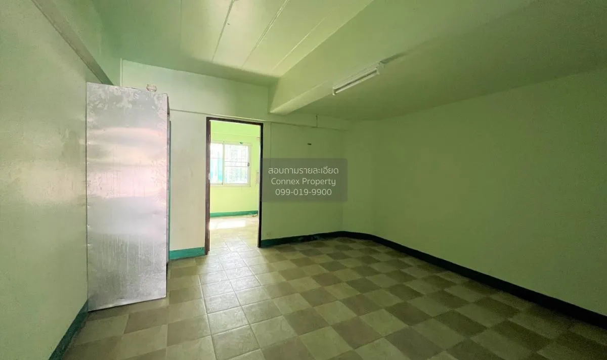 For Sale Commercial building, 3.5 storey, 2 attached units, Prach