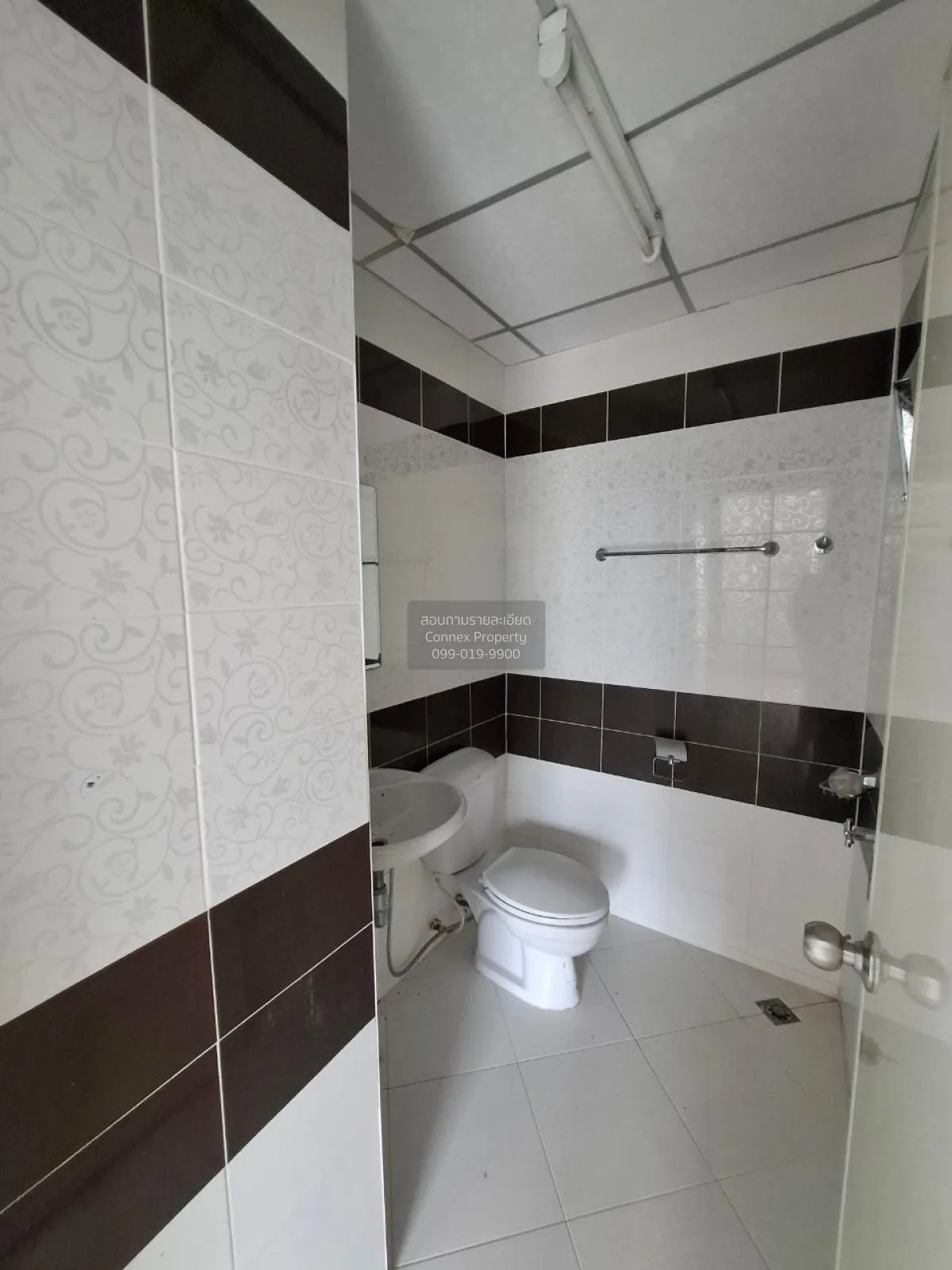 For Sale Commercial building, 4 storey, Pornthep Garden Ville Ban