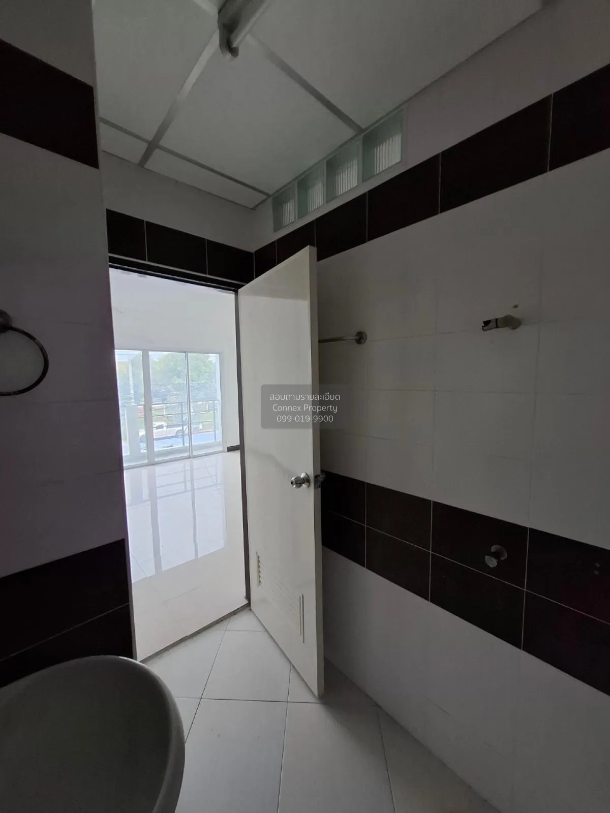 For Sale Commercial building, 4 storey, Pornthep Garden Ville Ban