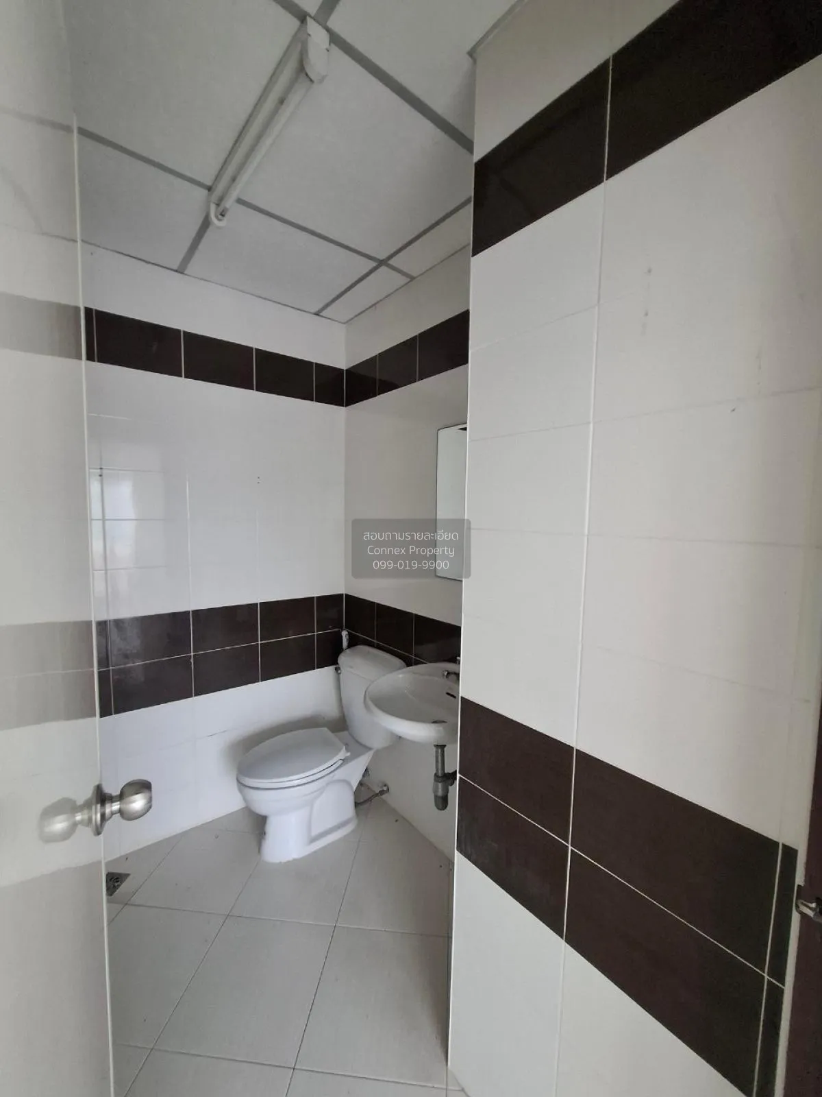 For Sale Commercial building, 4 storey, Pornthep Garden Ville Ban