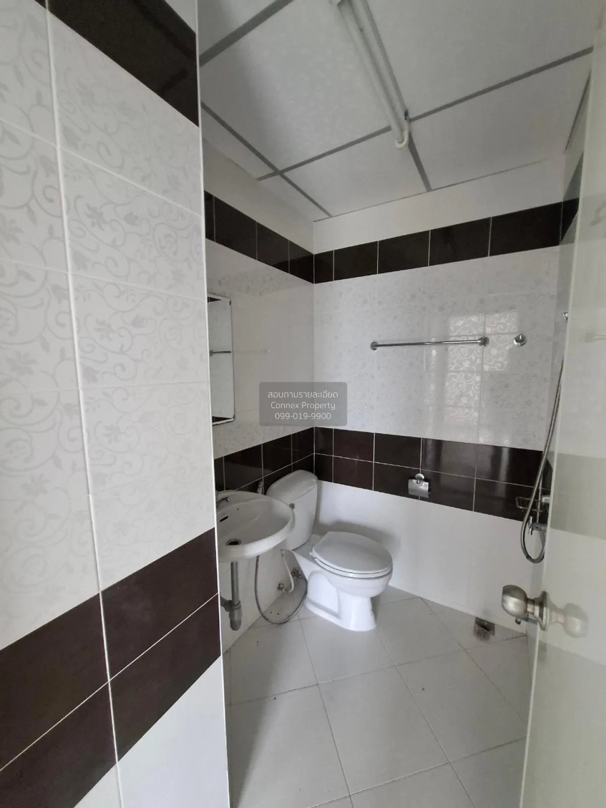 For Sale Commercial building, 4 storey, Pornthep Garden Ville Ban