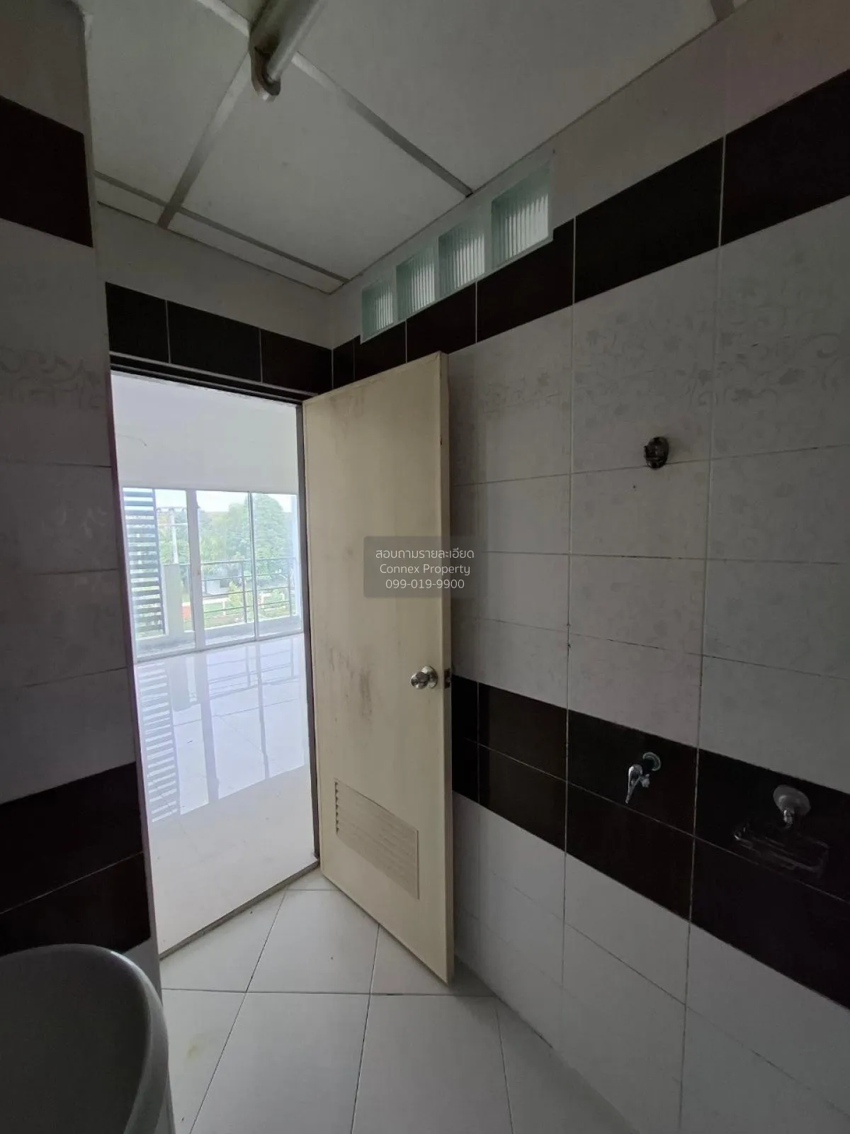 For Sale Commercial building, 4 storey, Pornthep Garden Ville Ban