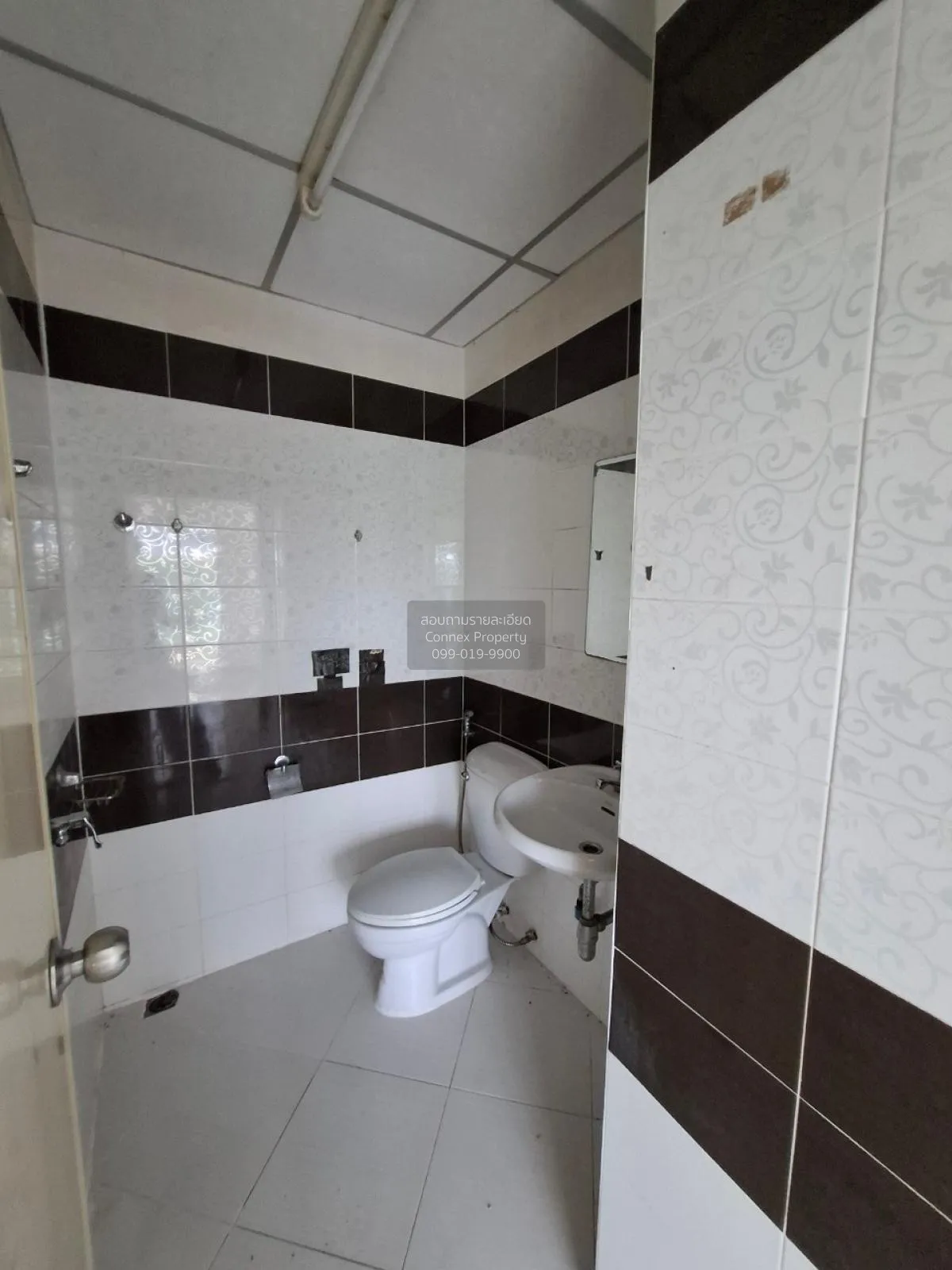 For Sale Commercial building, 4 storey, Pornthep Garden Ville Ban