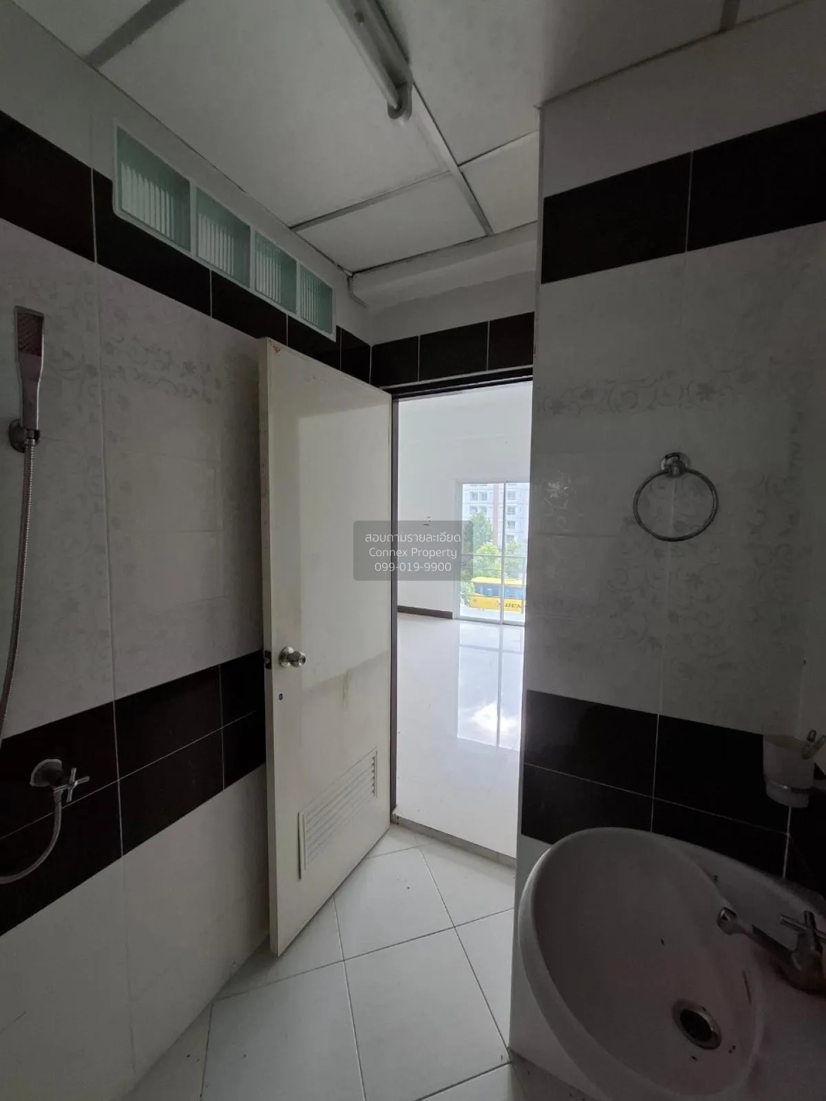 For Sale Commercial building, 4 storey, Pornthep Garden Ville Ban