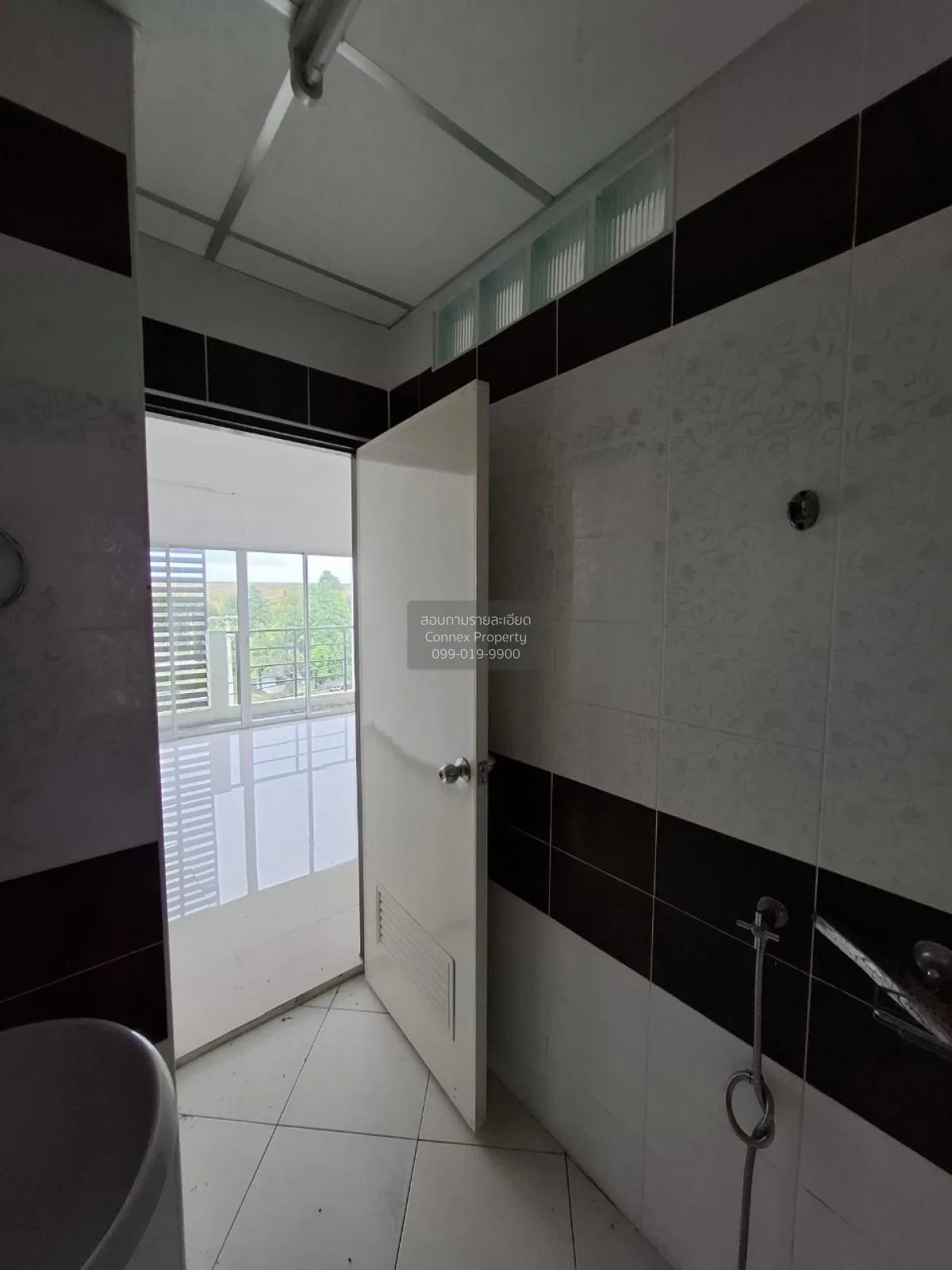 For Sale Commercial building, 4 storey, Pornthep Garden Ville Ban