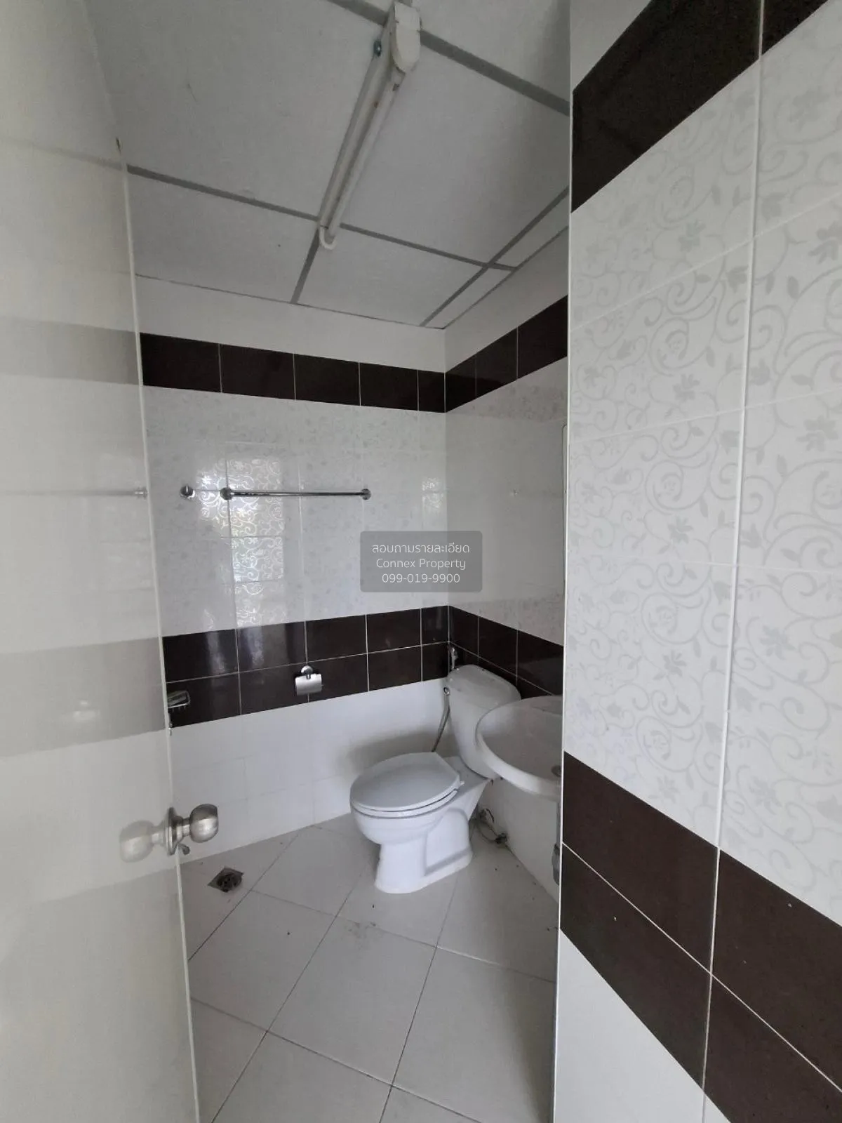 For Sale Commercial building, 4 storey, Pornthep Garden Ville Ban