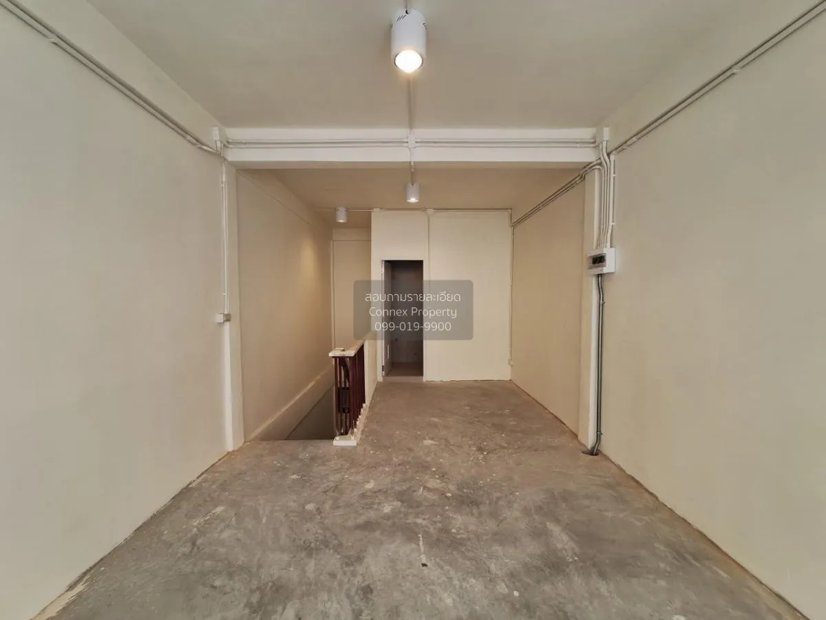 For Sale Commercial building 4 floors + 1 rooftop, Yaowarat - Cha