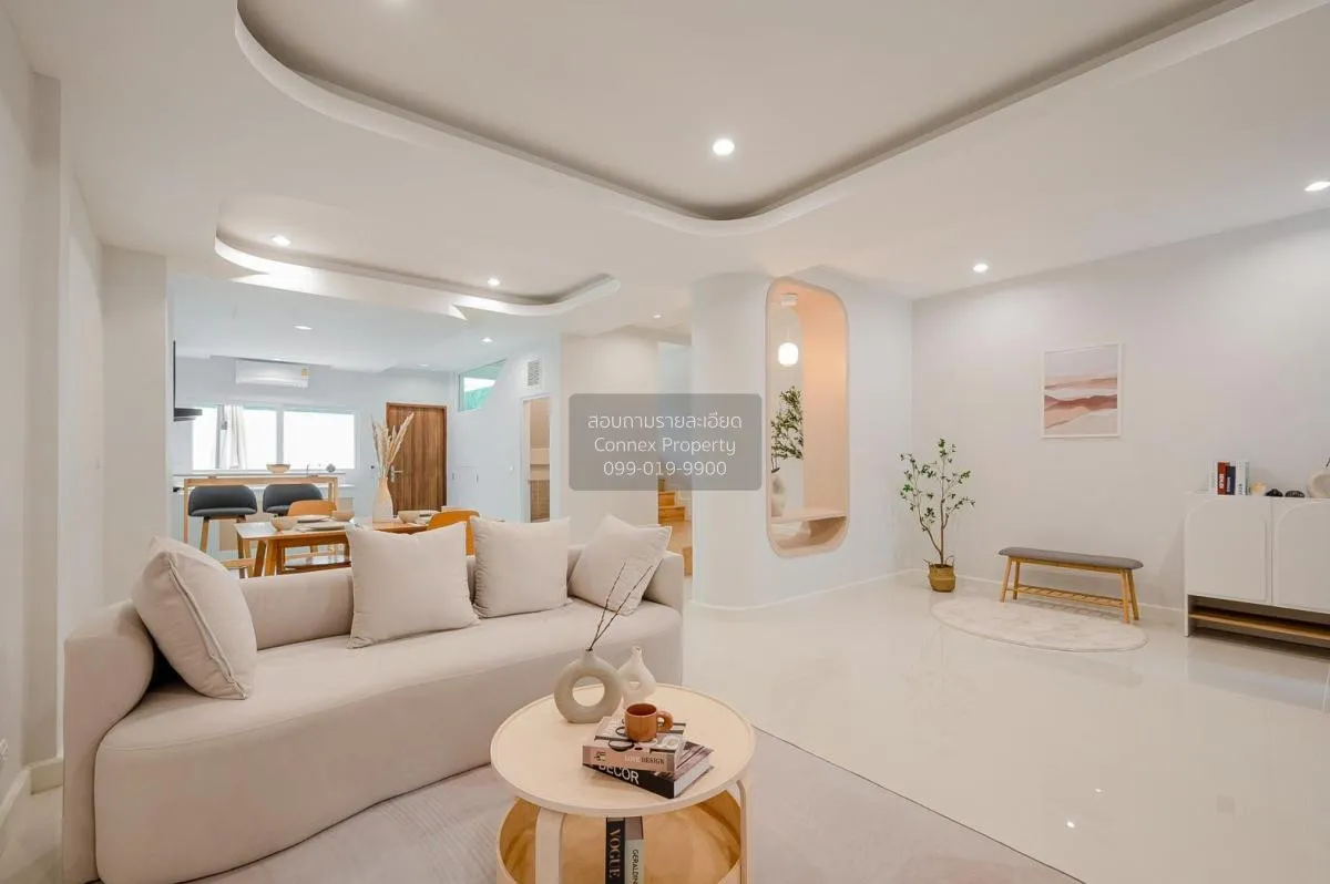 For Sale 2-storey townhome renovated Pridi 21 , wide frontage , n