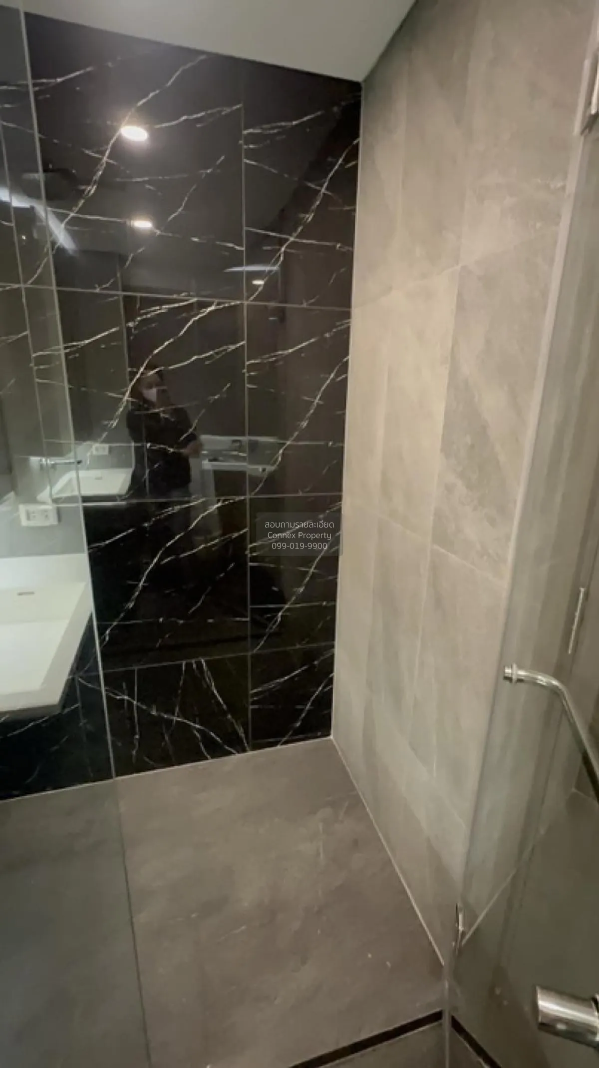 ขายคอนโด  ไซมิส พระราม 9 (แลนด์มาร์ค @MRTA Station) ห้วยขวาง เขต 