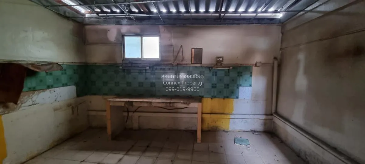 For Sale 3-storey commercial building in front of Bang Lamung Hos 4