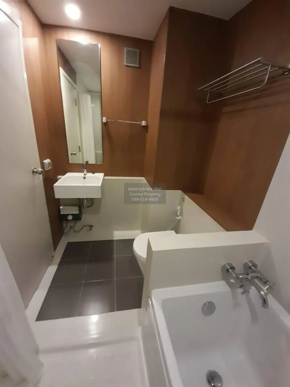 เช่าคอนโด  บลอสซั่ม คอนโด แอท สาทร - เจริญราษฎร์ BTS-สุรศักดิ์ ทุ