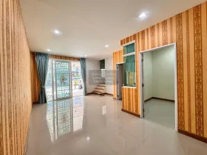 ขายทาวน์เฮ้าส์/ทาวน์โฮม  โกลเด้นทาวน์  รามอินทรา-วงแหวน บางชัน เขต คลองสามวา กรุงเทพ CX-92336