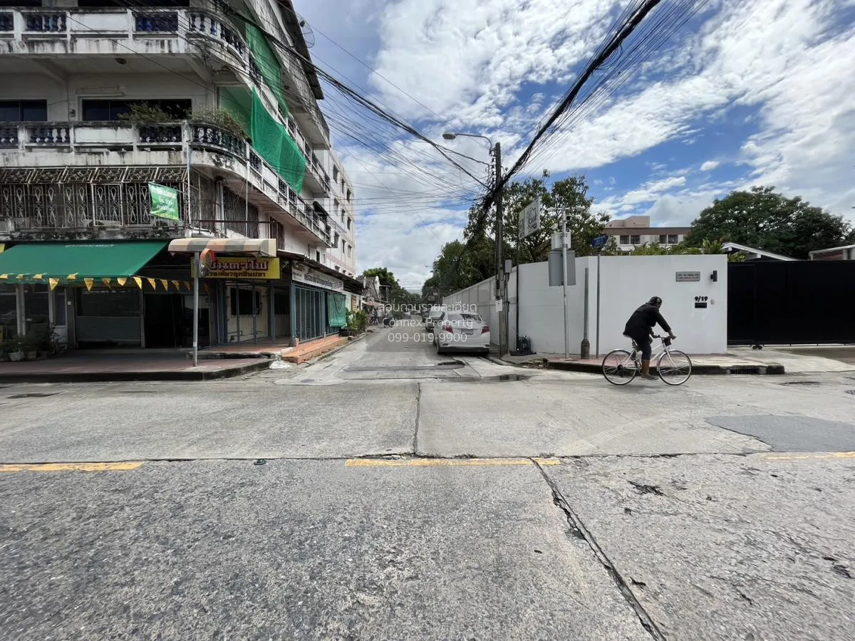 ขายอาคารพาณิชย์ 4.5 ชั้น 3 คูหา มีดาดฟ้า ซอยงามวงศ์วาน 43 ทุ่งสอง 3