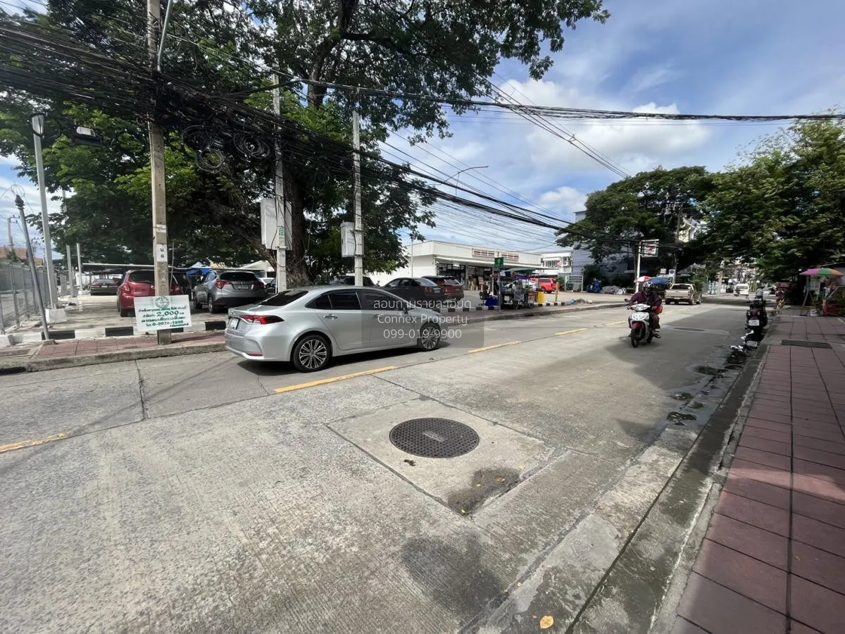 ขายอาคารพาณิชย์ 4.5 ชั้น 3 คูหา มีดาดฟ้า ซอยงามวงศ์วาน 43 ทุ่งสอง