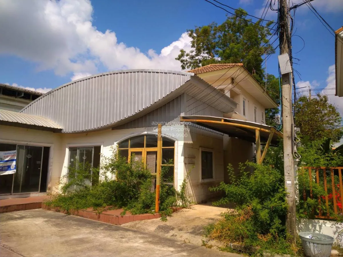 For Sale House , Passorn 8 Bangyai , corner unit , wide frontage  2