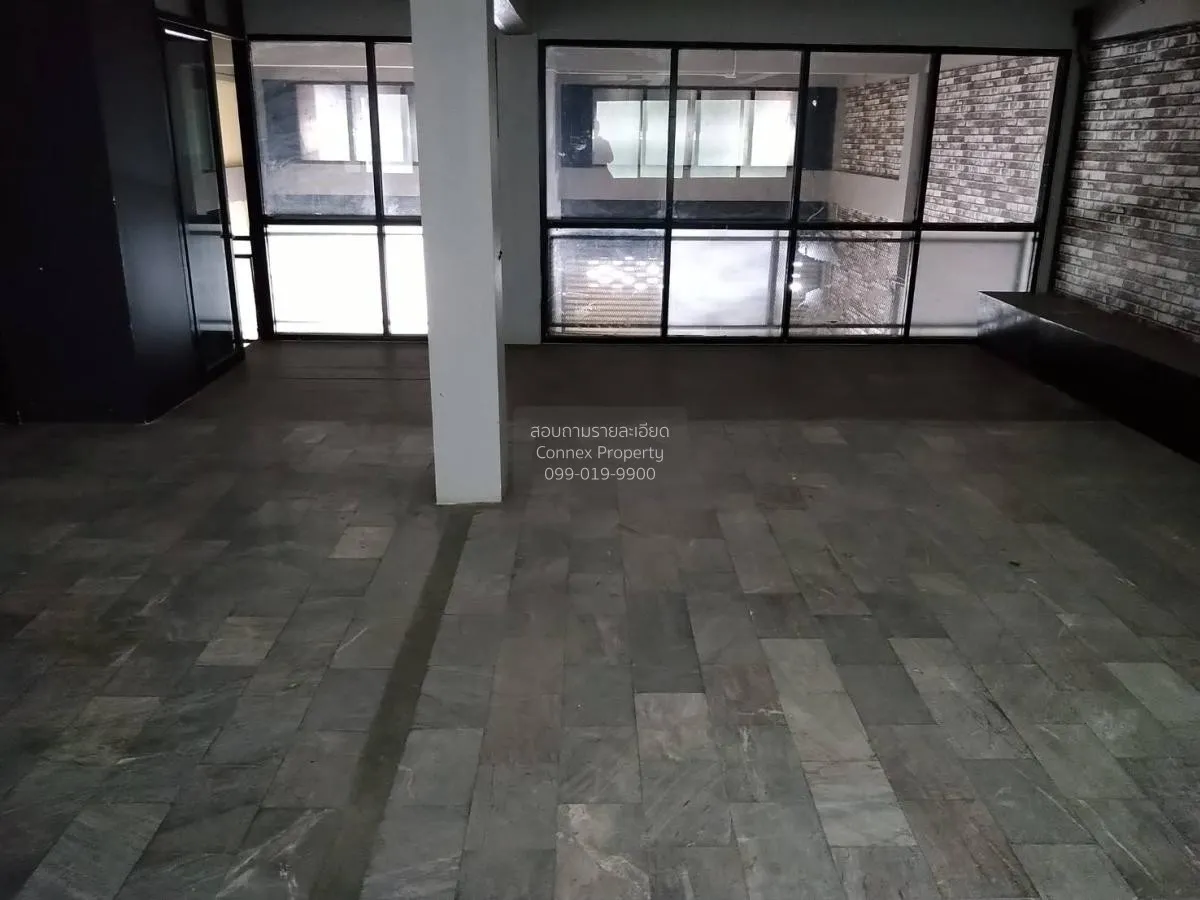 ขายอาคารพาณิชย์  นครปฐม​เทรดเซ็นเตอร์​ ชั้นสูง หน้ากว้าง สนามจันท