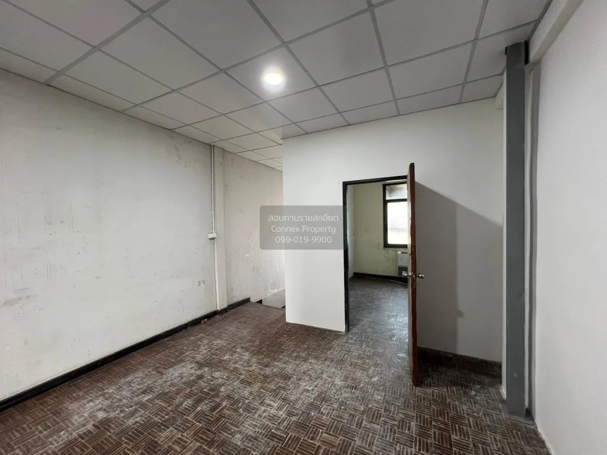 For Rent Commercial building, 3.5 floors , corner, entrance of So