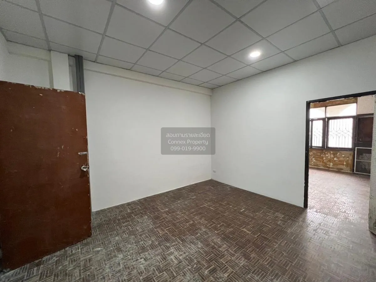 For Rent Commercial building, 3.5 floors , corner, entrance of So