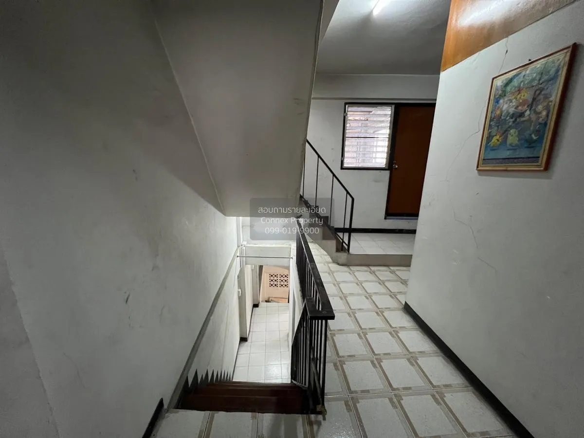 For Rent Commercial building, 3.5 floors , corner, entrance of So