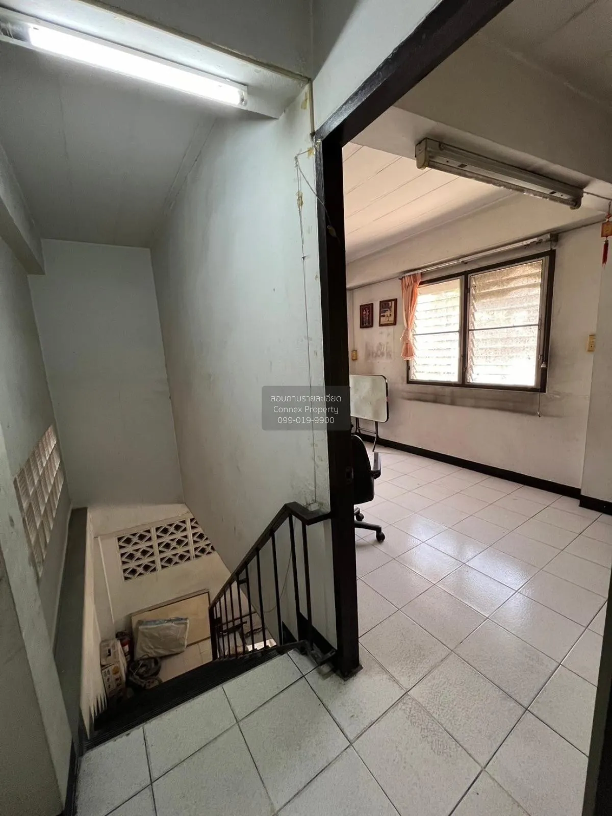 For Rent Commercial building, 3.5 floors , corner, entrance of So