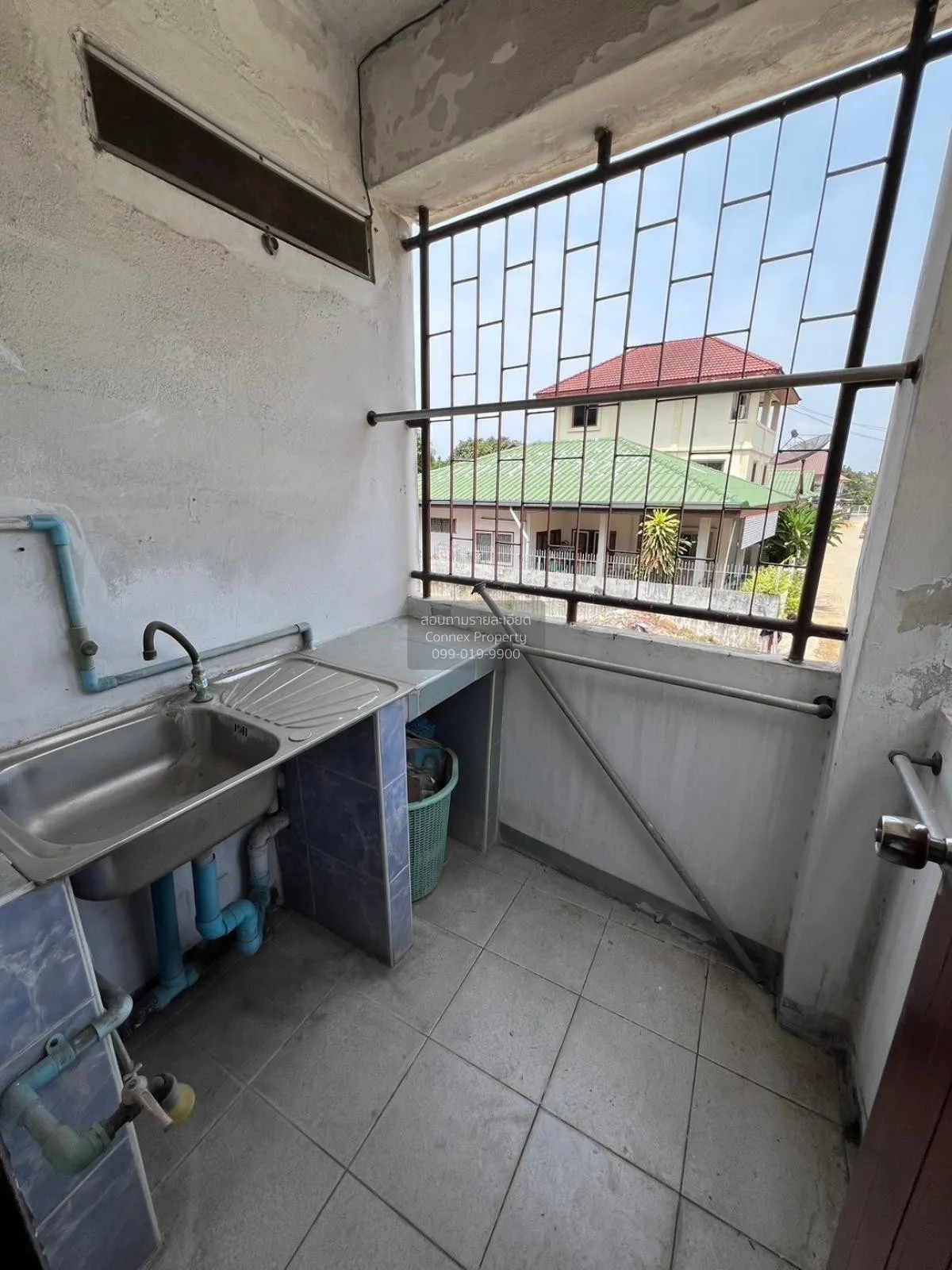 For Rent Commercial building, 3.5 floors , corner, entrance of So