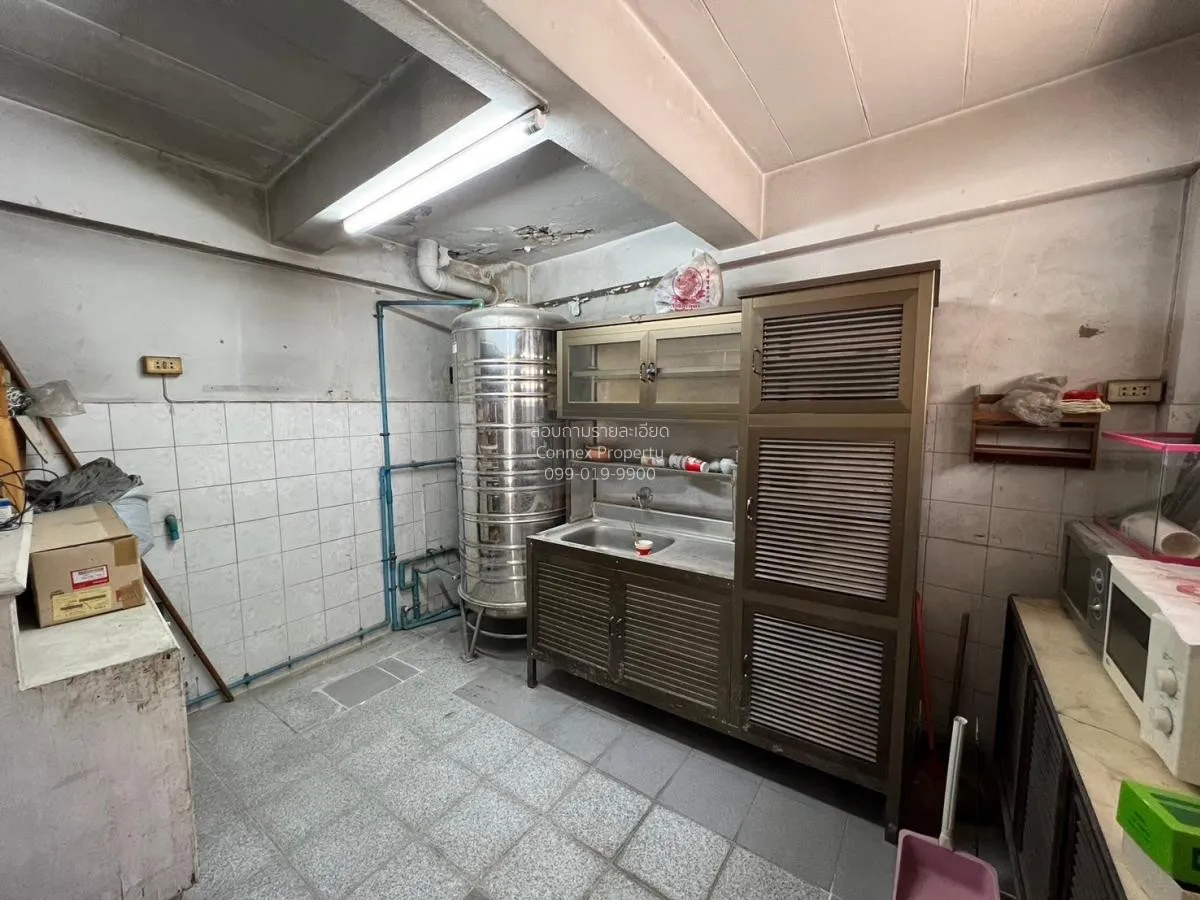 For Rent Commercial building, 3.5 floors , corner, entrance of So