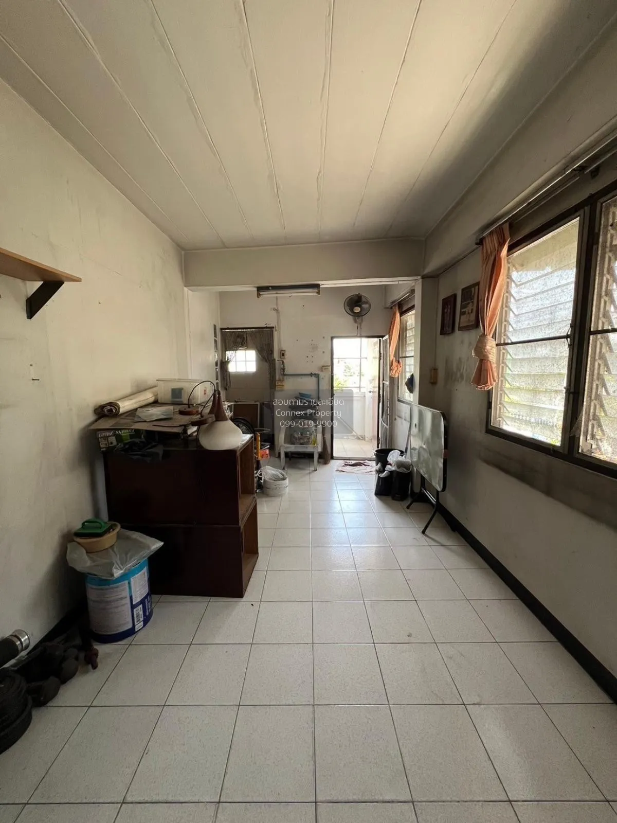 For Rent Commercial building, 3.5 floors , corner, entrance of So