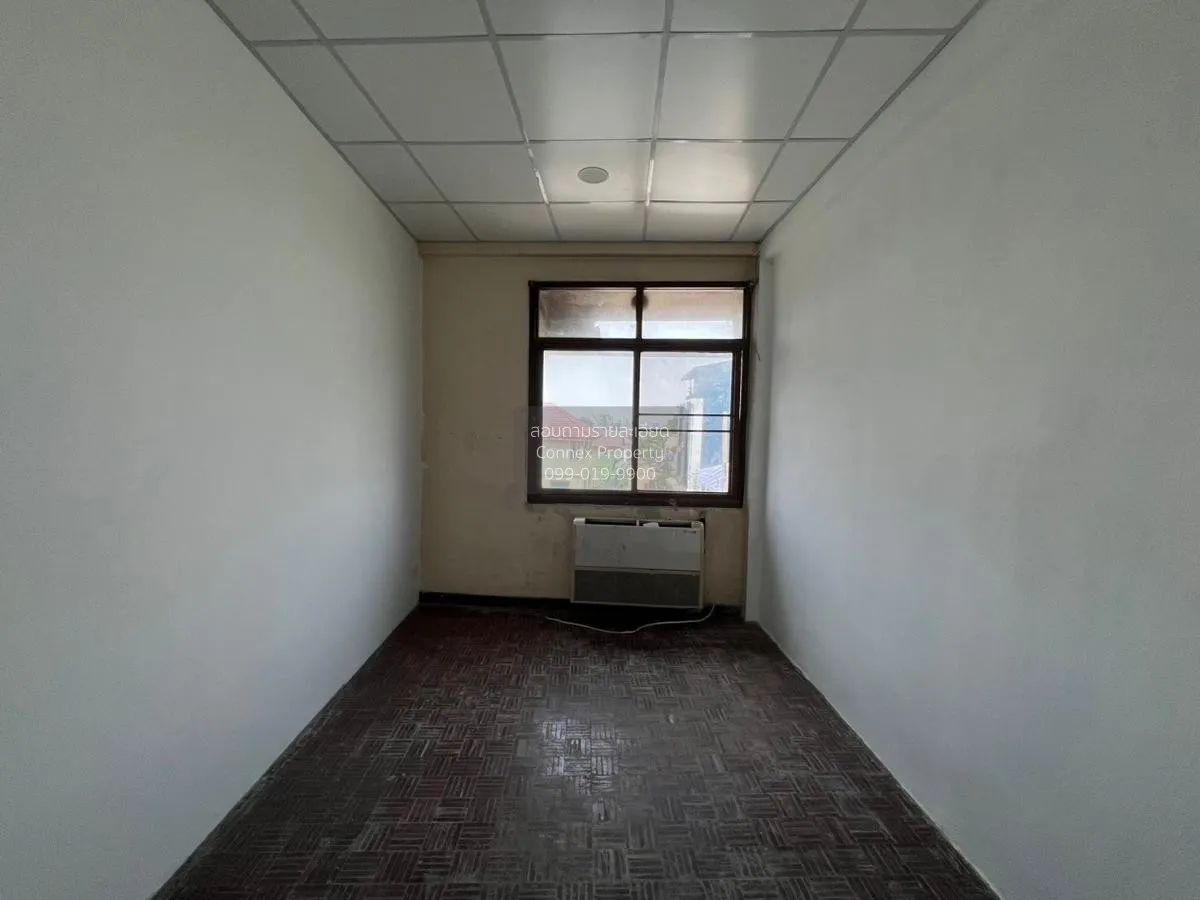 For Rent Commercial building, 3.5 floors , corner, entrance of So