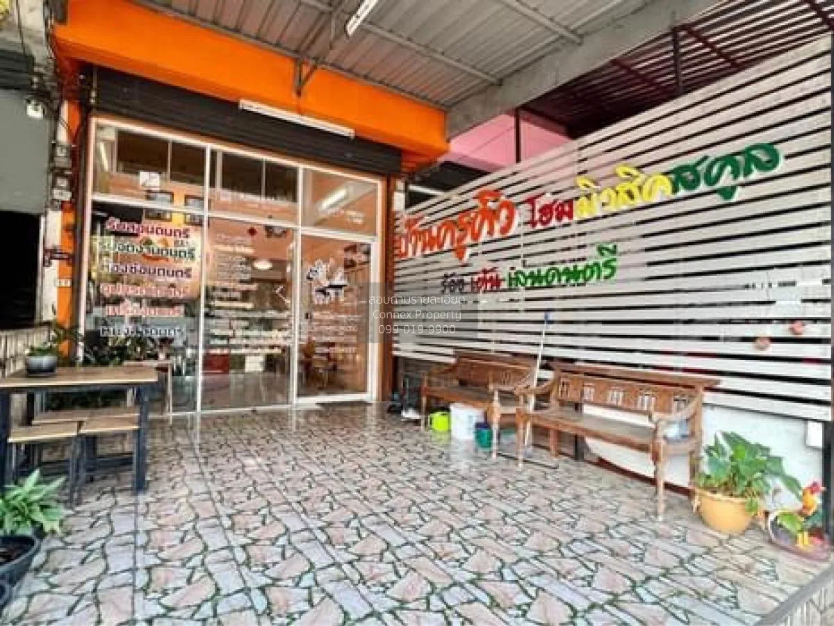 For Sale Commercial building, 4 floors , of Soi Suvarnabhumi-Suva 2