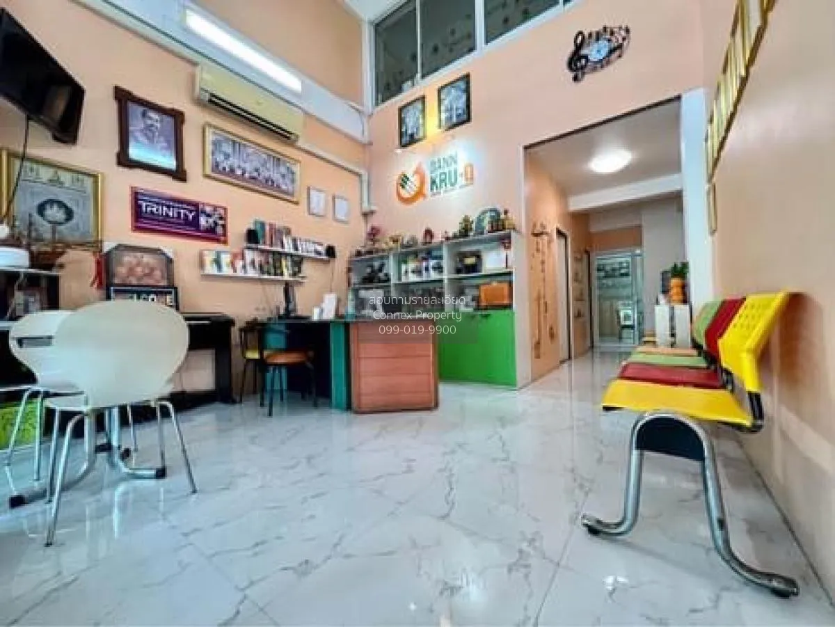 For Sale Commercial building, 4 floors , of Soi Suvarnabhumi-Suva 3