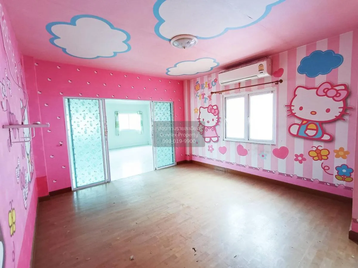 For Sale House , BAAN LAPAWAN 15 , corner unit , wide frontage , 