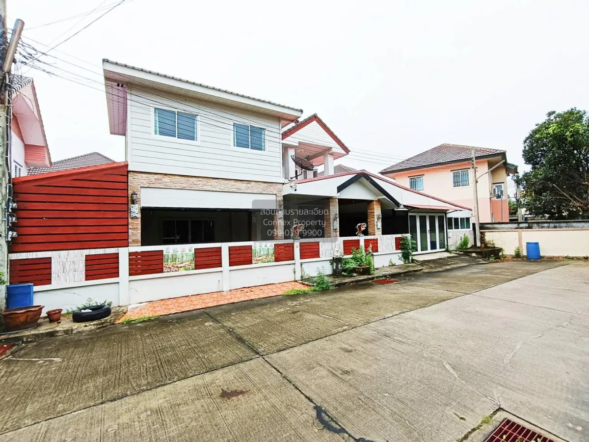 For Sale House , BAAN LAPAWAN 15 , corner unit , wide frontage ,  2