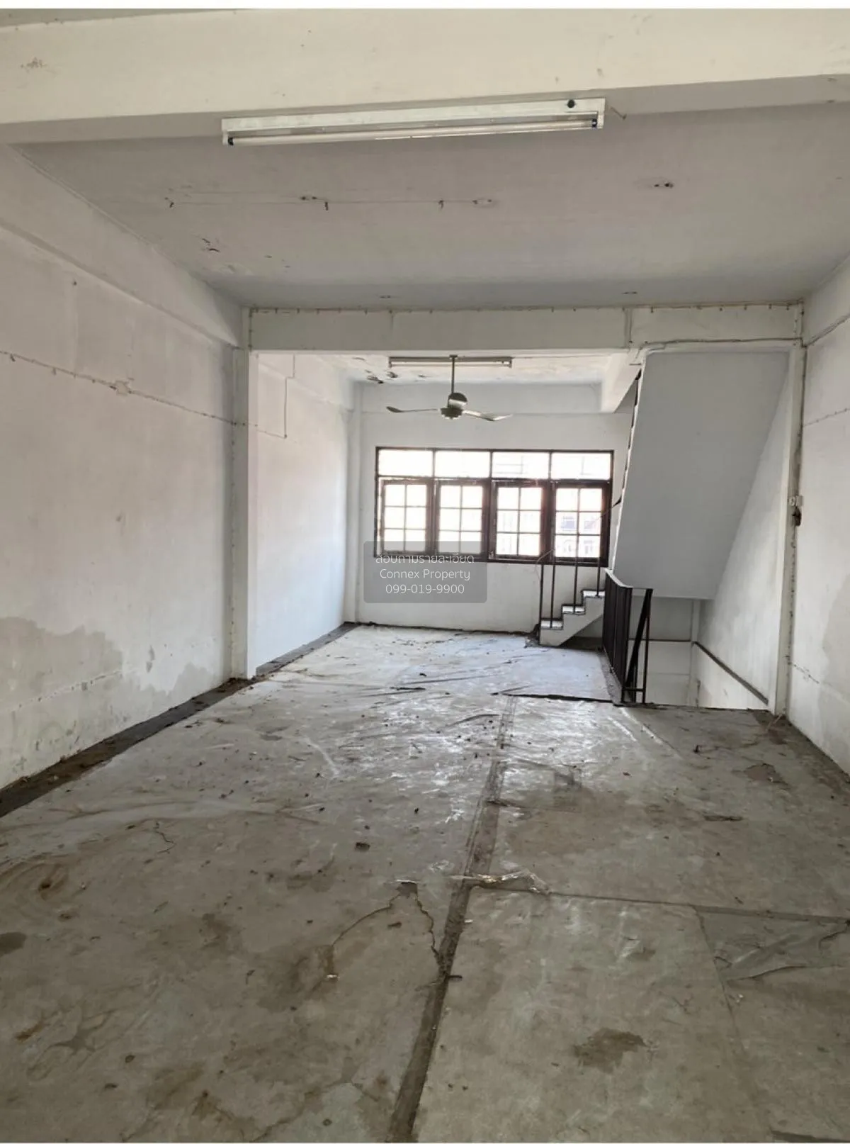For Rent For Rent Commercial building, 3.5 floors , corner,Soi Pr 2